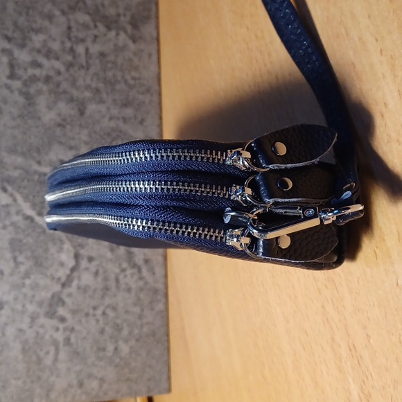 Navy Blue pebbled leather wristlet - Picture 2 of 7